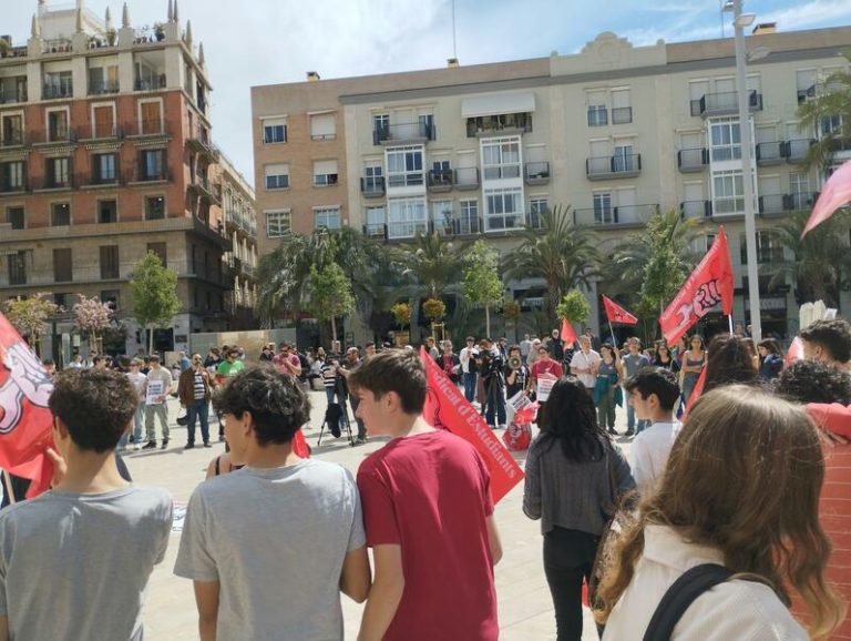 Estudiantes de ESO protestan contra ley de 'libertad educativa' valenciana