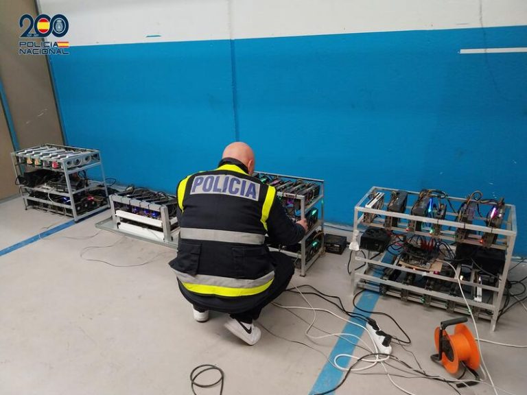 Desmantelada dos granjas de 'criptomonedas' en un polígono de Logroño