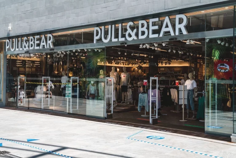 4 blusas, bolsos, sudaderas y jerséis de Parfois y Pull&Bear únicos para primavera