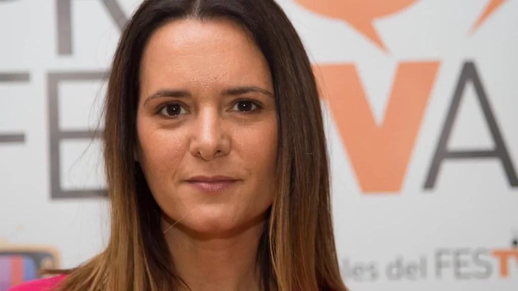 Una fama fugaz: Eva Santolaria y su paso al anonimato tras brillar en la TV 2 La lucha de Eva Santolaria por permanecer en los medios