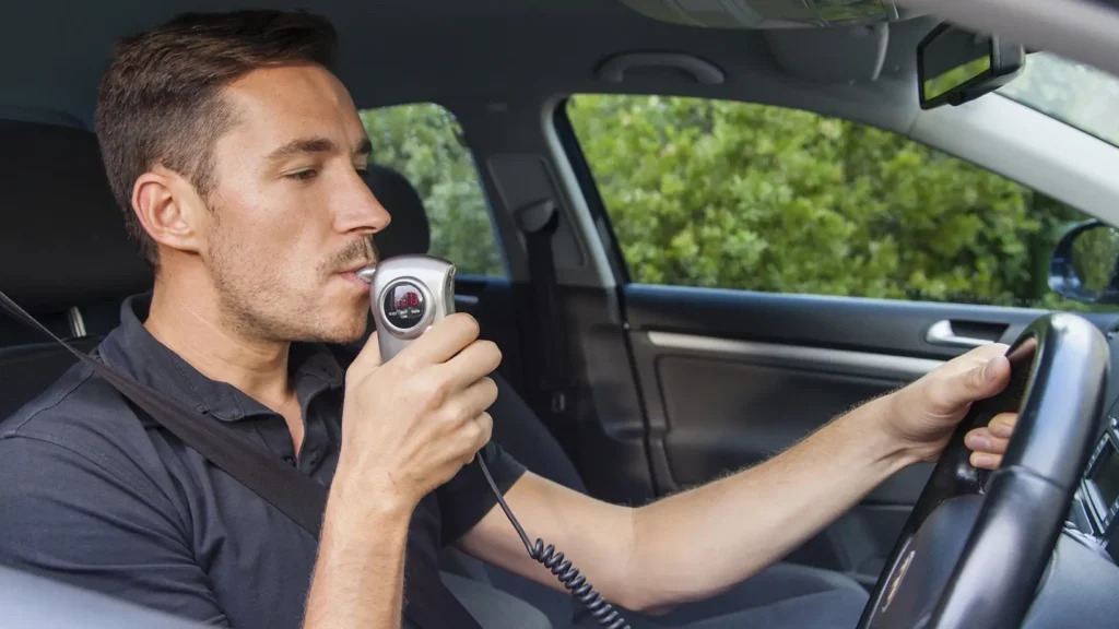 La DGT exigirá instalar esto en miles de vehículos a partir de verano 110 El futuro de la conducción: más restrictivo, pero más seguro