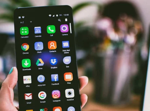 Apaga el móvil una vez a la semana: no es por la batería, es un aviso de Estados Unidos Apaga el móvil una vez a la semana: no es por la batería, es un aviso de Estados Unidos