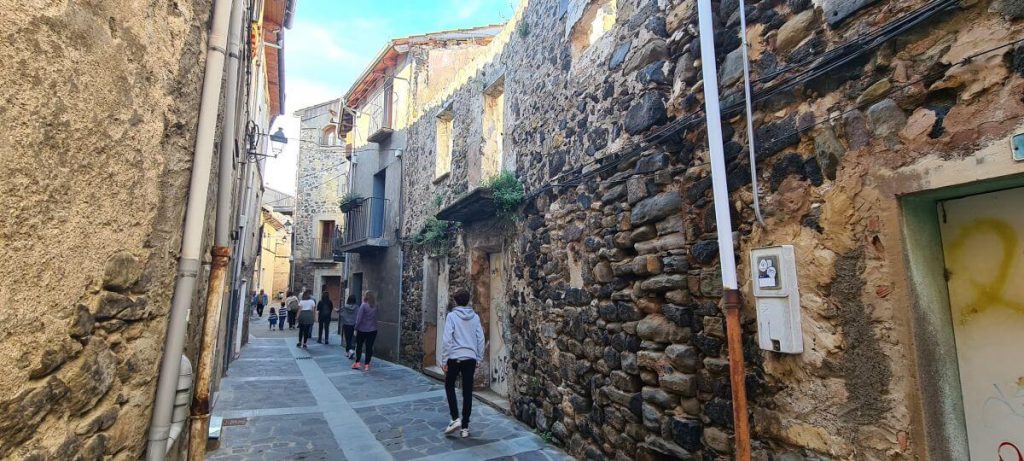 Dos paradas obligatorias en Castellfollit: Tranquilidad en un pequeño rincón de España 