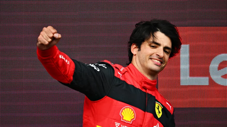 Carlos Sainz pilla la silla de Hamilton en Mercedes F1