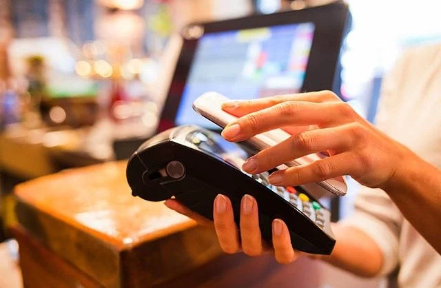 ¿Cómo detectar un datáfono manipulado?