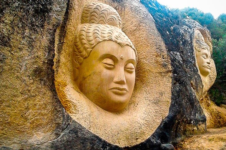 Descubre el misterio de las caras en Cuenca a menos de 2 horas de Madrid