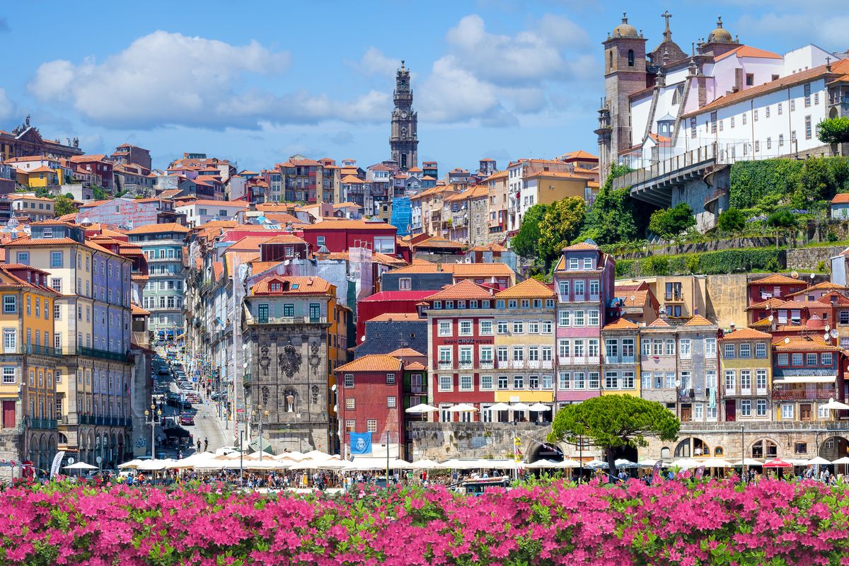Los 10 destinos europeos más asequibles para escaparse este puente de mayo según KAYAK 1 DEST PORTUGAL PORTO RIBEIRA GettyImages 1344372744 Universal Within usage period 92048