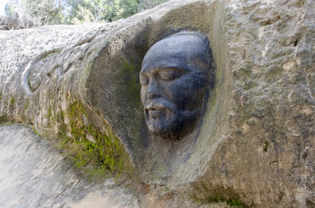 Descubre el misterio de las caras en Cuenca a menos de 2 horas de Madrid 2 Las diversas opciones para llegar a Cuenca y sus extensas caras