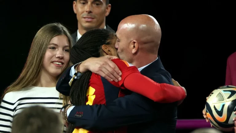 Rubiales sera juzgado por el beso no consentido a Jenni Hermoso