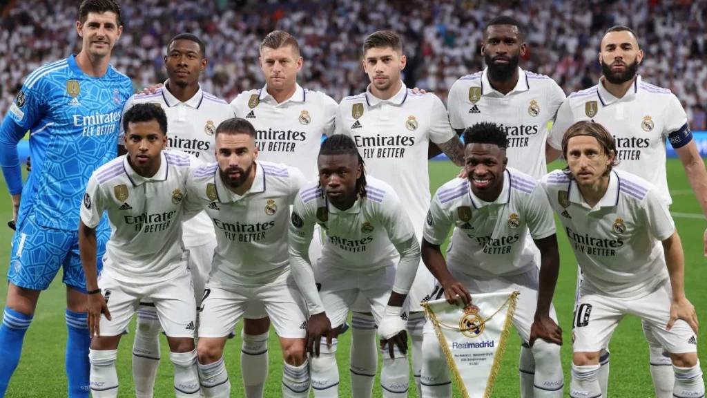 Florentino Pérez presiona a Alphonso Davies con otro crack en la recámara 163 El nuevo rumbo del Real Madrid en el mercado de fichajes