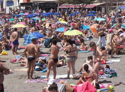 El peligro latente del turismo masivo amenaza el encanto de Canarias El peligro latente del turismo masivo amenaza el encanto de Canarias