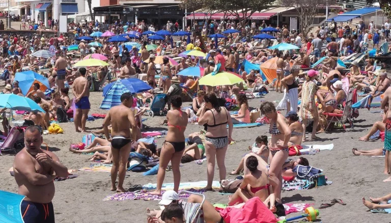 El peligro latente del turismo masivo amenaza el encanto de Canarias