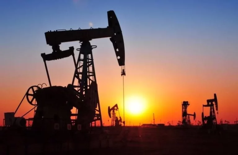 El crudo Brent se dispara a cotas inéditas desde comienzos de agosto, superando los 80 euros