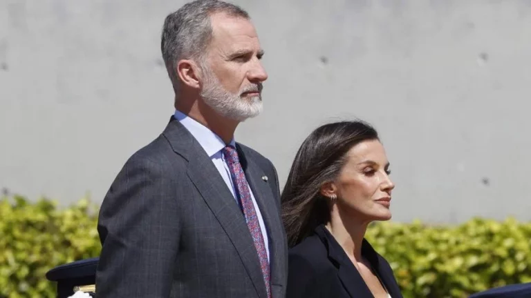 El último gesto de Felipe con Letizia en público: ¿estrategia para engañarnos o verdad?