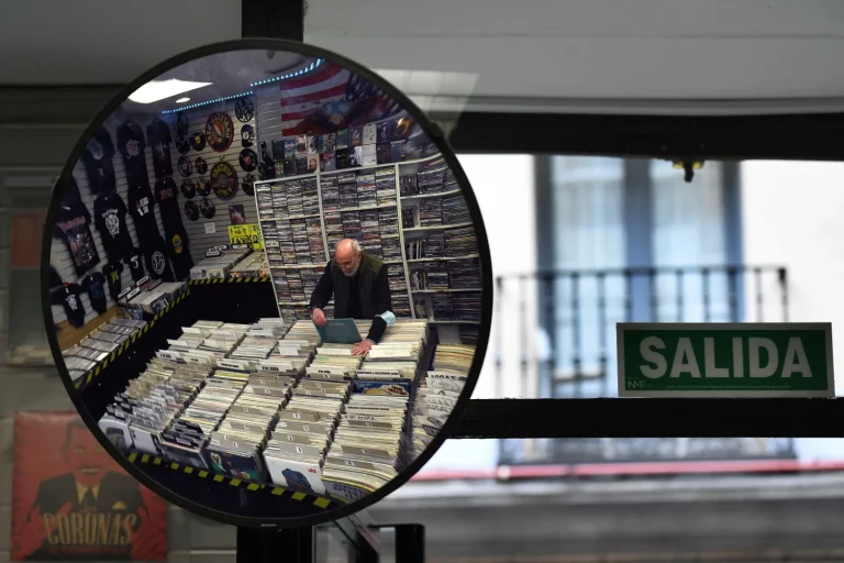 El vinilo rompe en ventas en El Corte Inglés y las tiendas independientes
