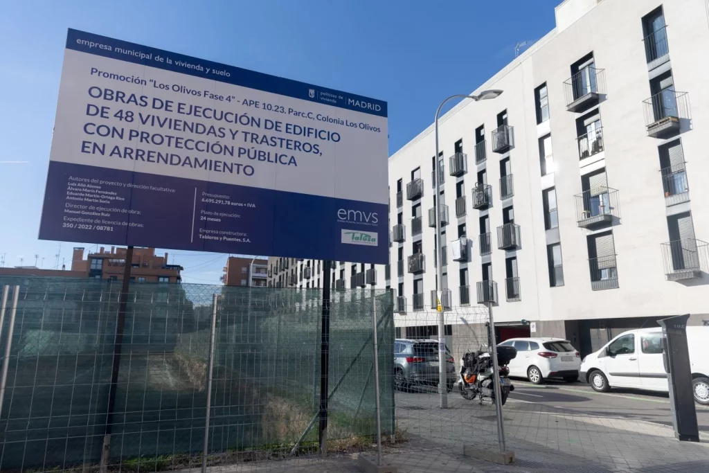 EuropaPress 5589327 cartel anuncia nuevas obras viviendas alquiler trasteros distrito latina 20