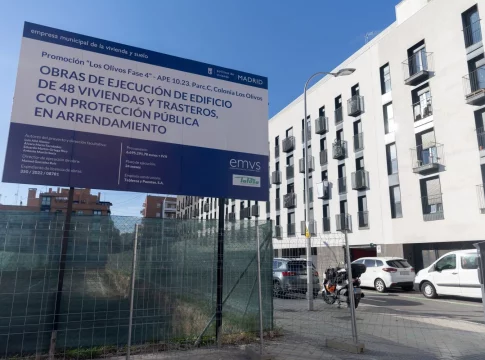 EuropaPress_5589327_cartel_anuncia_nuevas_obras_viviendas_alquiler_trasteros_distrito_latina_20