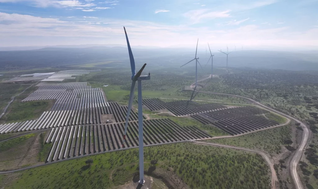 EuropaPress 5607434 nota informativa naturgy pone marcha parque eolico planta fotovoltaica