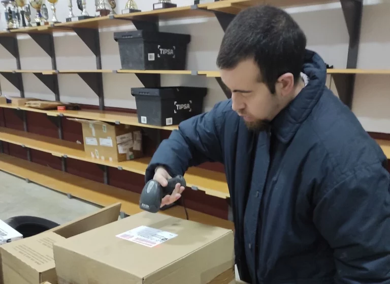 Personas con discapacidad intelectual y del desarrollo se forman en tecnologías para trabajar en logística