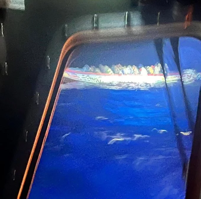 EuropaPress 5920381 cayuco centenar migrantes bordo llegado hoy sabado gran canaria ser