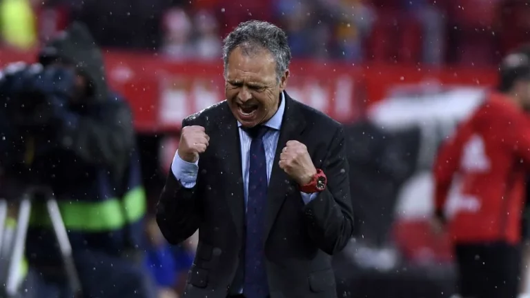 La llegada de Caparrós dispara otra polémica en el Sevilla FC