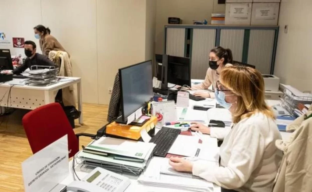 Los funcionarios celebran el Día del Trabajador con un minúsculo incremento de sueldo 2 Fecha efectiva del incremento salarial aprobado para los funcionarios en 2024