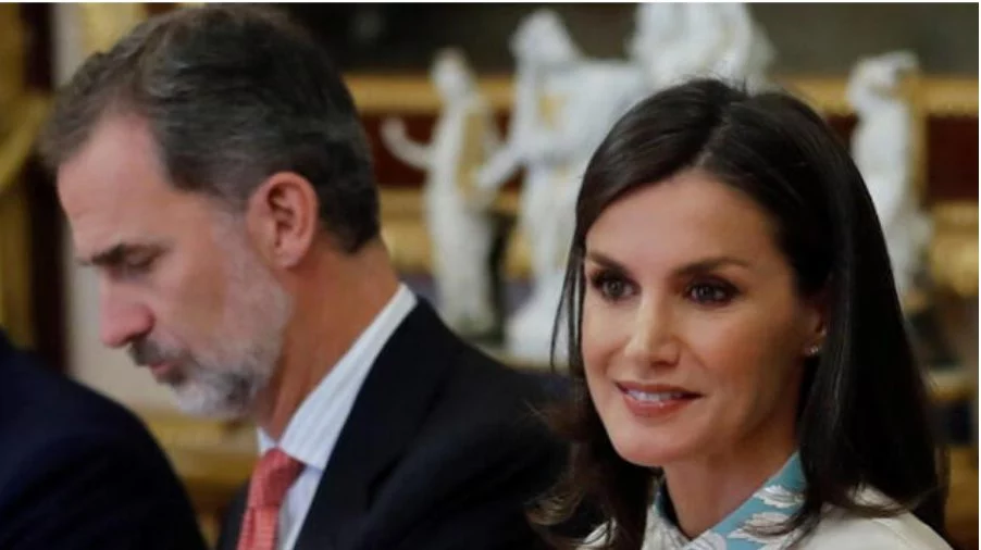 Felipe VI pierde las formas con Letizia en público en un encontronazo que cuenta Pilar Eyre