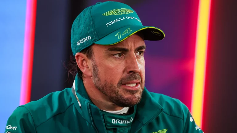 Fernando Alonso no aguanta más en Aston Martin: rajada histórica