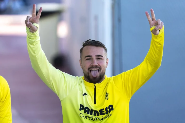 Javi Ontiveros tiene 3 ofertas muy jugosas tras salir del Villarreal B