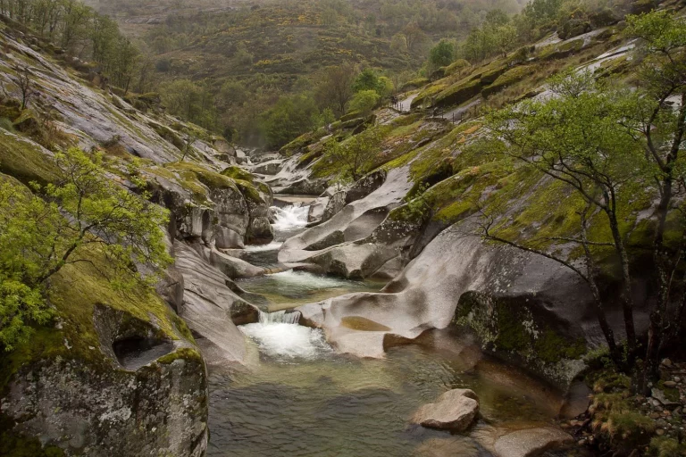 Sumérgete en la Garganta de los Infiernos, el paisaje de Extremadura que no puedes perderte