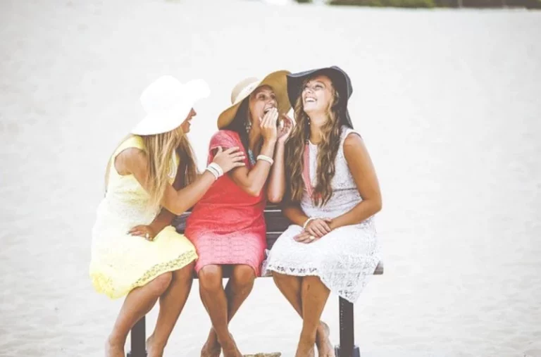 Hipercor se apunta a la tendencia de Zara y Mango con 8 vestidos largos más baratos