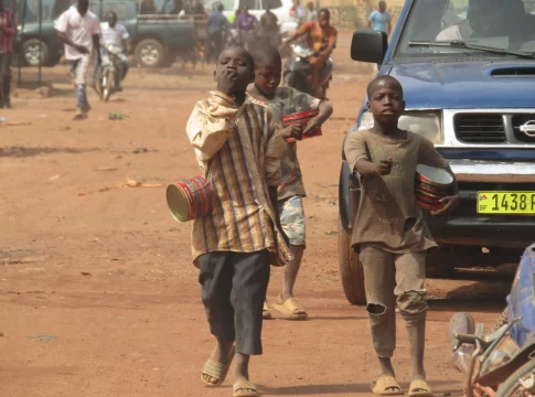 Niños Talibe mendigando en Burkina Faso (Antonio Olalla)