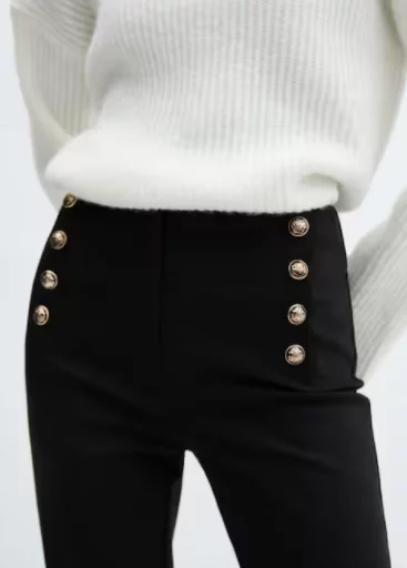 5 pantalones capri de Mango para combinar con Skechers
