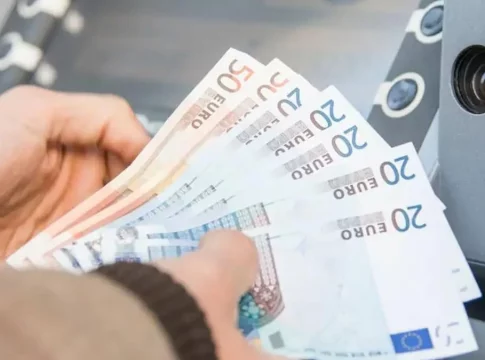 La espera por el aumento salarial La espera por el aumento salarial: ¿Cómo afecta el retraso en la implementación del incremento acordado?