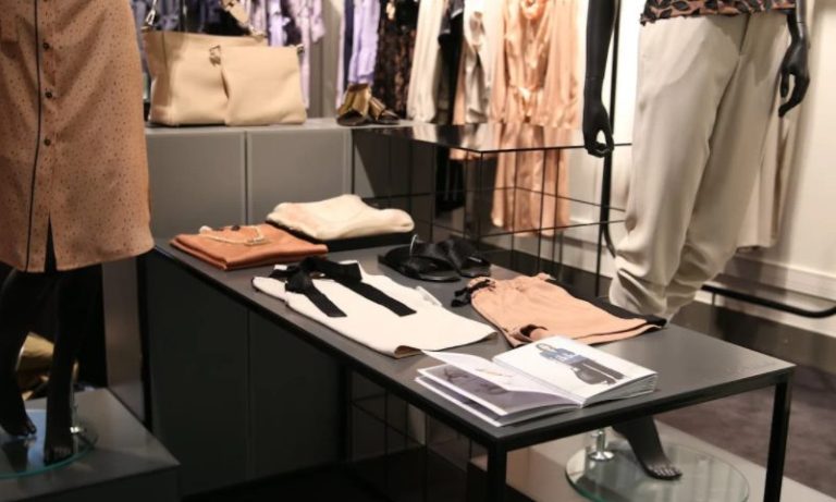 Las chaquetas baratas de Sfera de estilo Chanel que se venden en El Corte Inglés