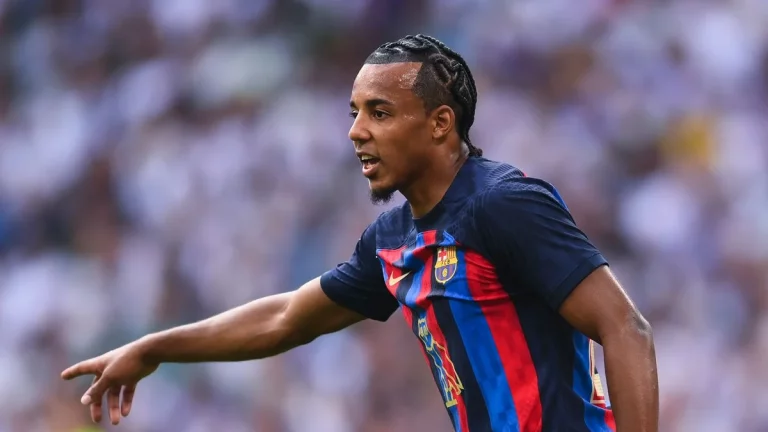 Koundé aprovecha su momento de subidón para desplumar al FC Barcelona