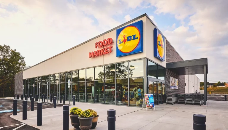 Lidl aprovecha el poco espacio de tu cocina con una versátil estantería sin taladros