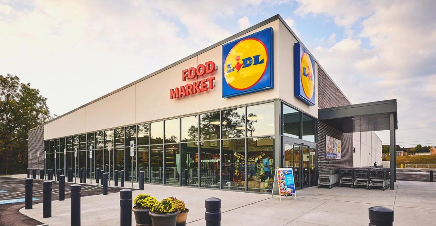 Lidl aprovecha el poco espacio de tu cocina con una versátil estantería sin taladros Lidl aprovecha el poco espacio de tu cocina con una versátil estantería sin taladros