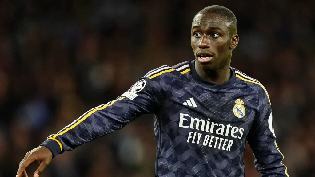 Mendy, una roca en defensa