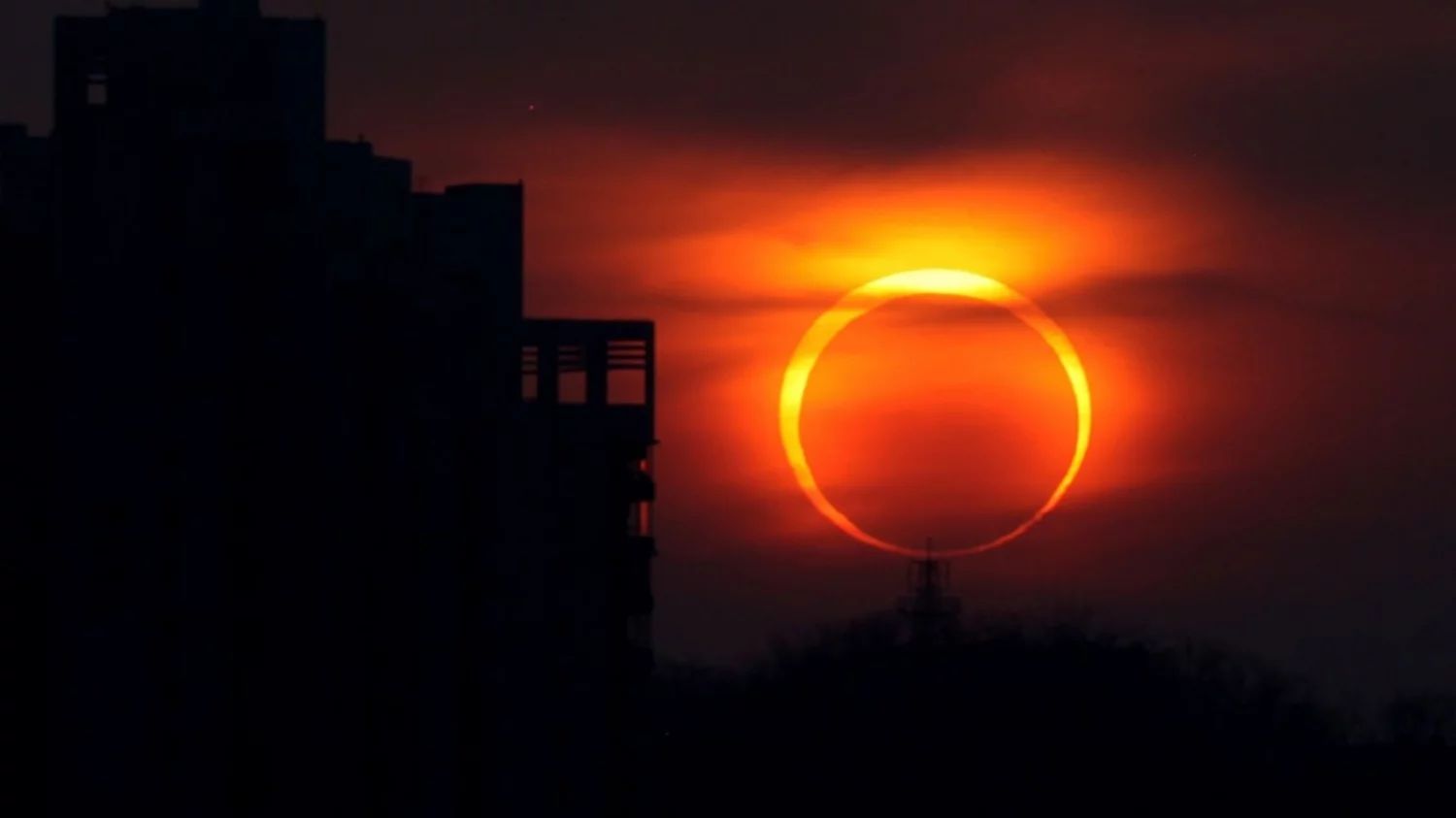 Podrás ver en España un espectacular eclipse solar total los próximos días, pero solo en dos lugares Podrás ver en España un espectacular eclipse solar total los próximos días, pero solo en dos lugares
