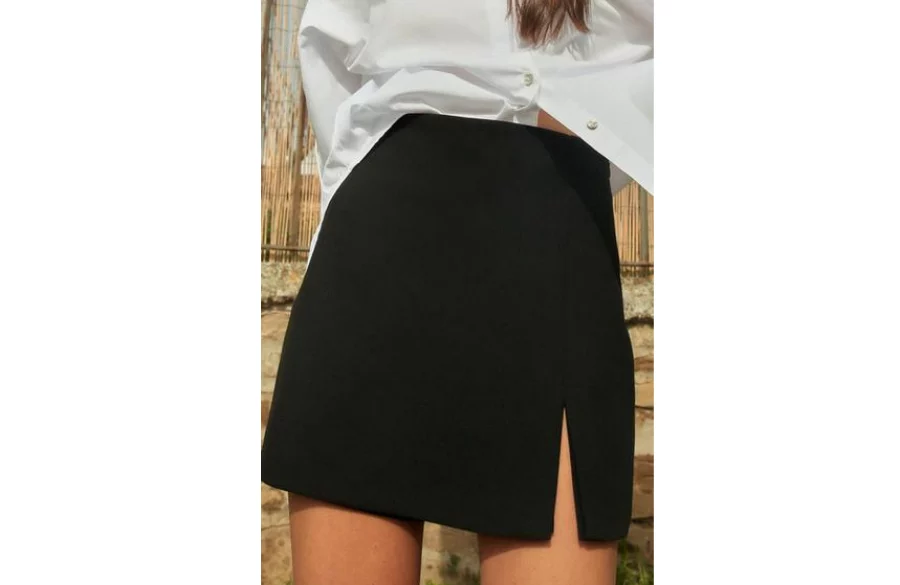 Por fin Zara rebaja 10 euros la falda pantalón más buscada del año