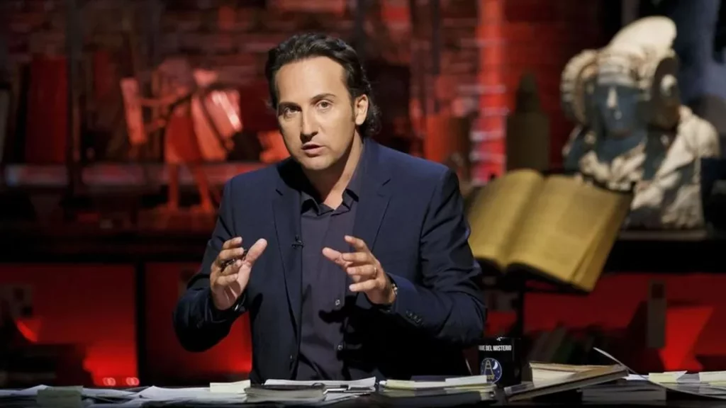 La "cabeza" de Íker Jiménez, tema de conversación en 'Cuarto Milenio' tras lo sucedido con Pablo Motos