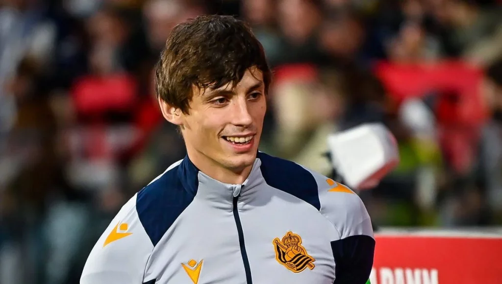 Le Normand presiona a la Real Sociedad: ya ha elegido equipo 82 Robin Le Normand, entre la selección y el mercado