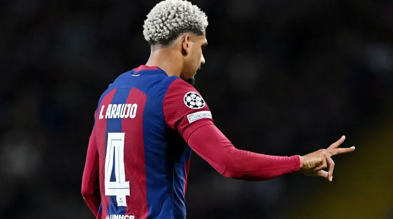 Araújo no es el único señalado del FC Barcelona en Milán: otro que se va