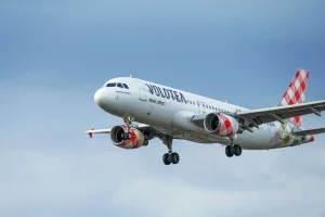¿Sabías que los pilotos de avión duermen durante los vuelos? Mira dónde