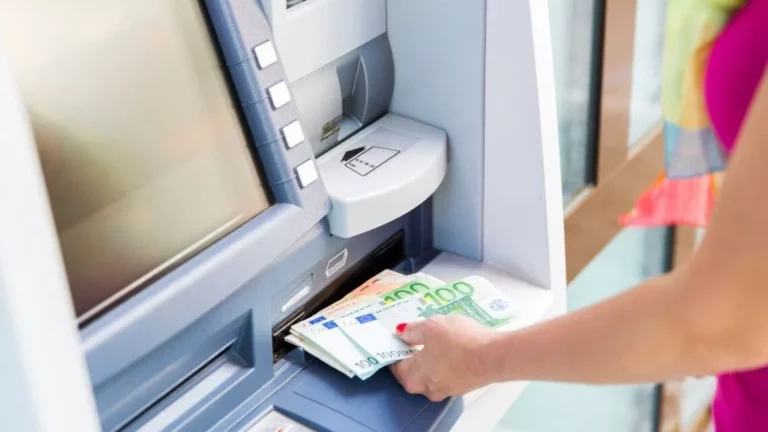 Si sacas dinero de los cajeros tendrás que responder ante Hacienda con esta nueva exigencia