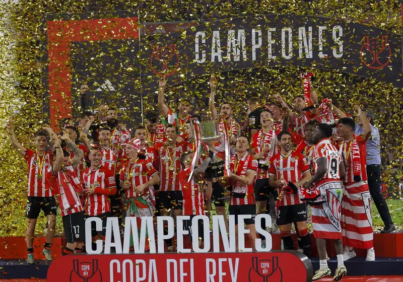 Un resplandor rojiblanco, 40 años después, el Athletic celebra la Copa del Rey