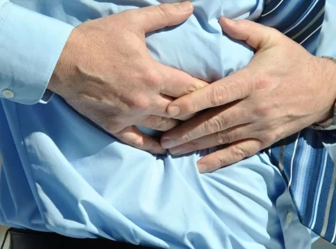 acidez-estomacal Cómo aliviar la acidez estomacal y la indigestión con anti ácidos naturales