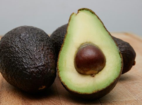 El alimento que refresca, hidrata y nutre en verano: el aguacate, mucho más que una moda saludable El alimento que refresca, hidrata y nutre en verano: el aguacate, mucho más que una moda saludable