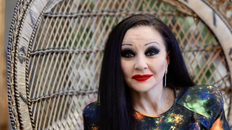 La evolución de Alaska: De reina de la movida madrileña a matriarca de la cultura pop